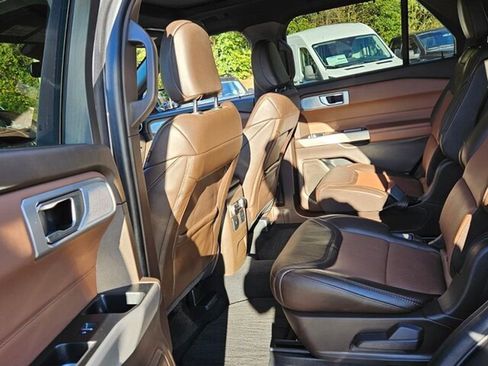 Used 2024 Ford Explorer King Ranch w/ Technology Package image 7