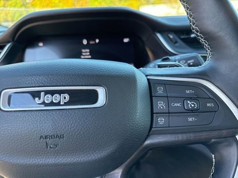 Used 2022 Jeep Grand Cherokee Limited image 36