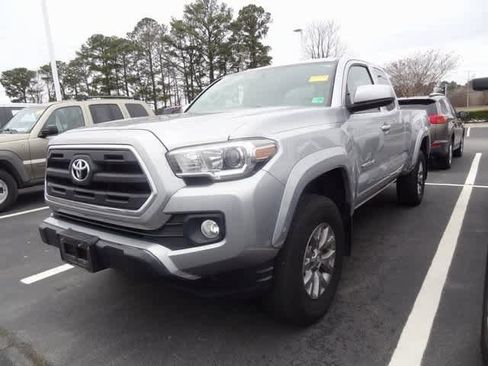 Used 2017 Toyota Tacoma SR5 w/ Tow Package image 1