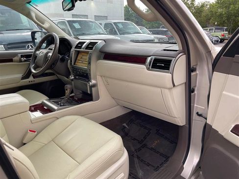 Used 2011 Lexus GX 460 image 68