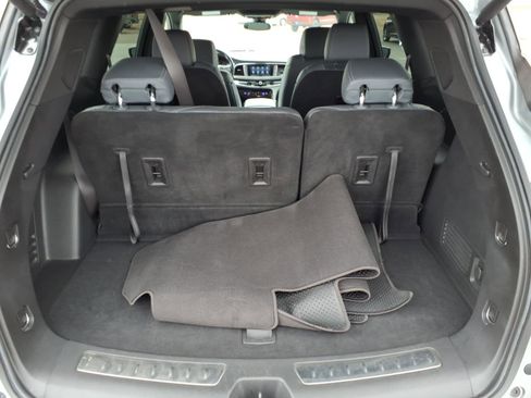 Used 2024 Buick Enclave Essence w/ Experience Buick Package image 21