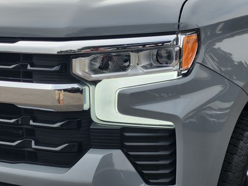 Used 2024 Chevrolet Silverado 1500 LT AWD/4WD image 8