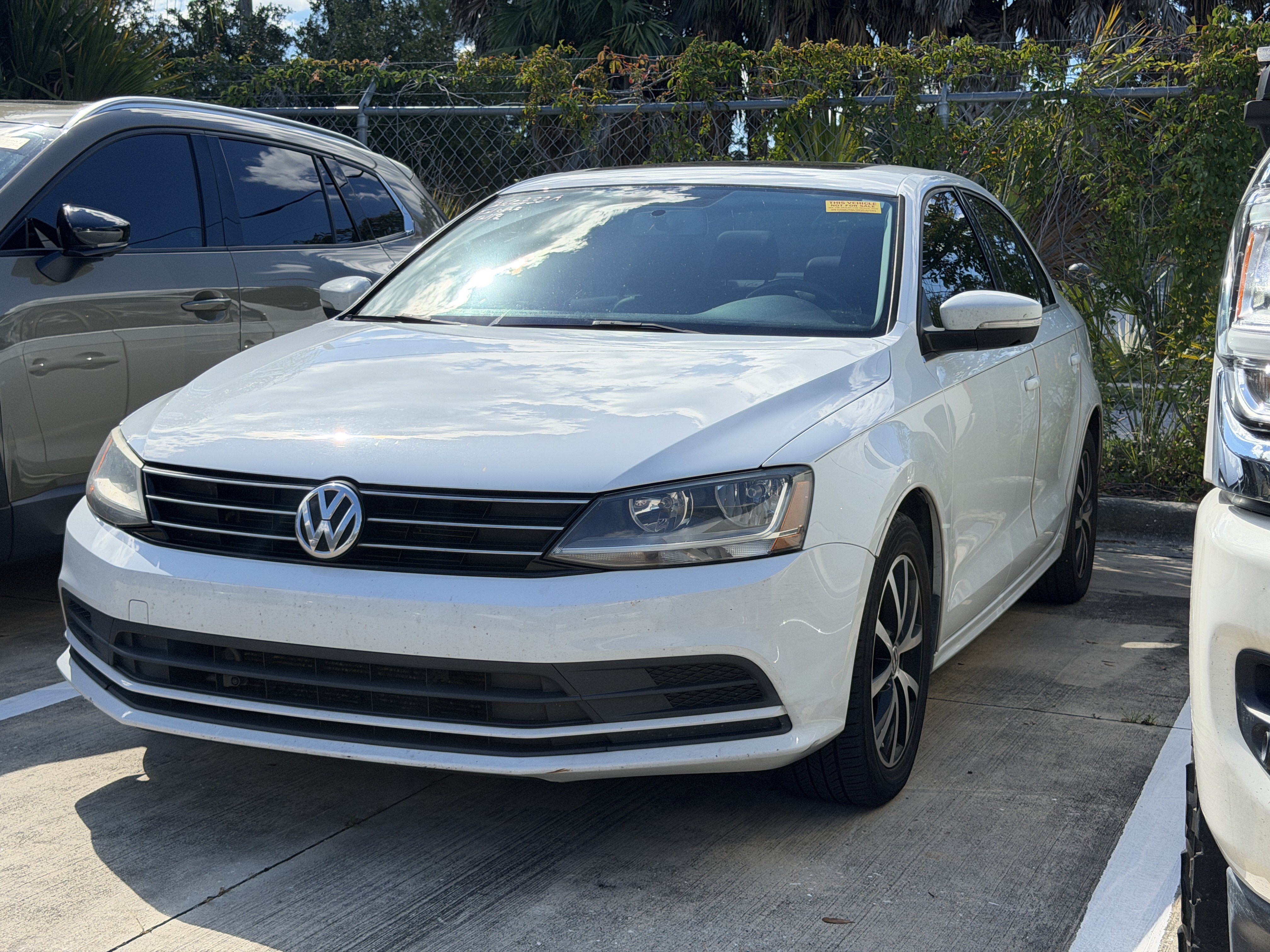 Used 2017 Volkswagen Jetta SE FWD image 3