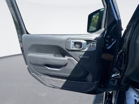 Used 2022 Jeep Wrangler Unlimited Sport AWD/4WD image 28