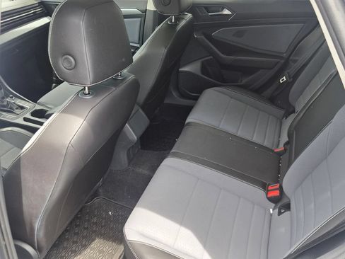 Certified 2025 Volkswagen Jetta SE FWD image 6