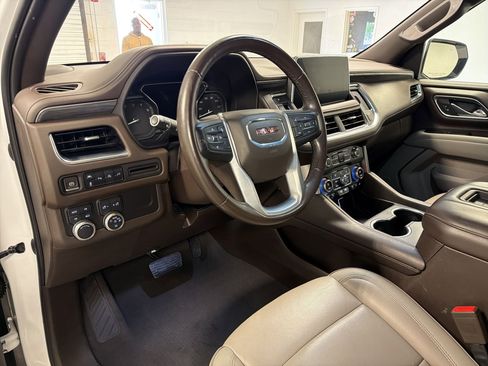 Used 2021 GMC Yukon SLT image 3
