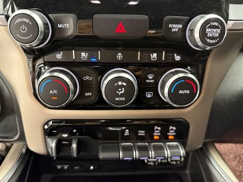 Used 2019 RAM 1500 Laramie RWD image 13