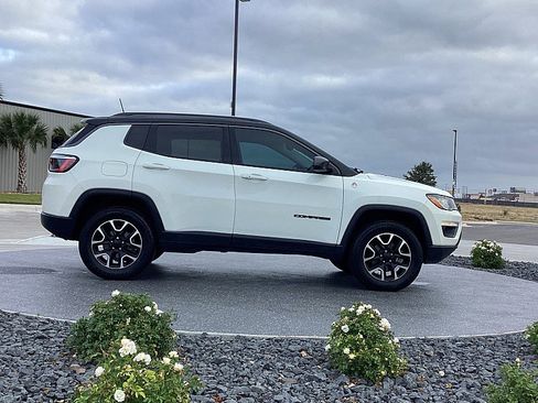 Used 2020 Jeep Compass Trailhawk image 4