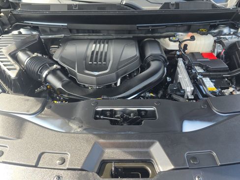 Used 2024 Chevrolet Traverse LT AWD/4WD image 3