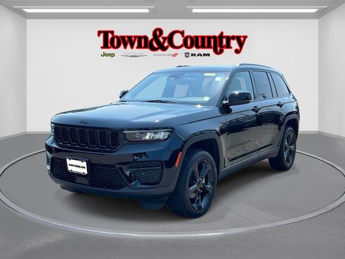 Certified 2023 Jeep Grand Cherokee Altitude AWD/4WD image 4