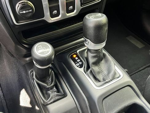 Used 2018 Jeep Wrangler Sport S image 28