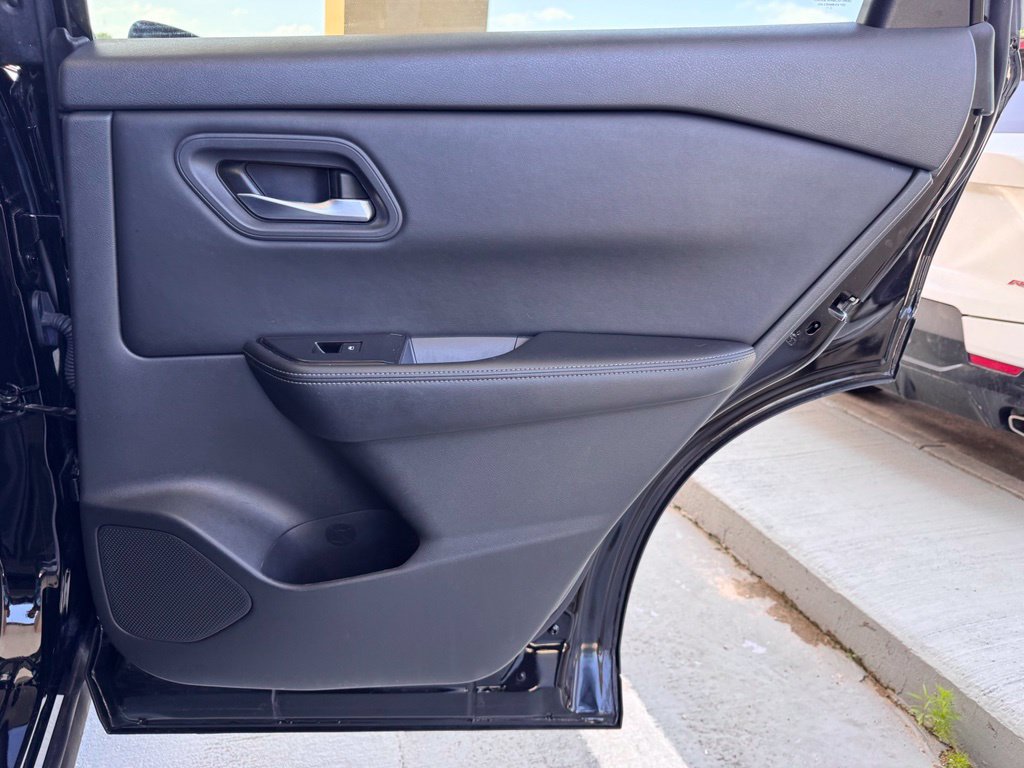 Used 2024 Nissan Rogue SV FWD image 21