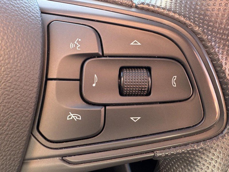 Used 2025 Buick Envista Preferred FWD image 17
