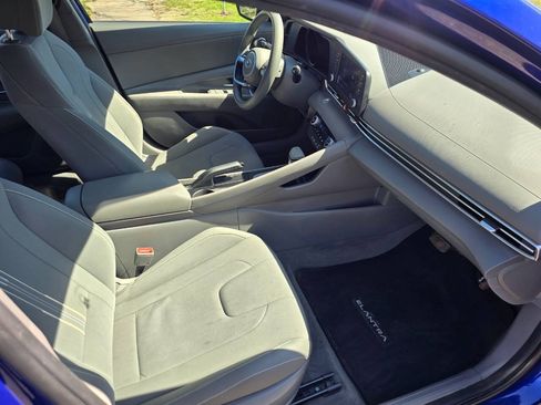 Used 2022 Hyundai Elantra SEL FWD image 14
