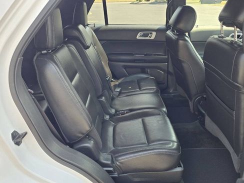 Used 2014 Ford Explorer XLT w/ Equipment Group 202A AWD/4WD image 15