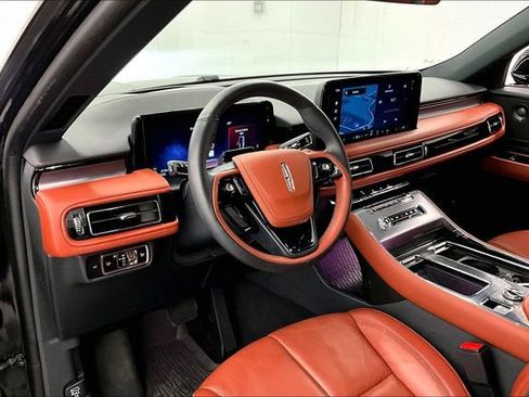 Used 2025 Lincoln Aviator Reserve w/ Illumination Package AWD/4WD image 17