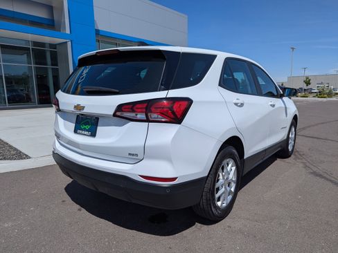 Certified 2022 Chevrolet Equinox LS w/ LPO, Floor Liner Package AWD/4WD image 35