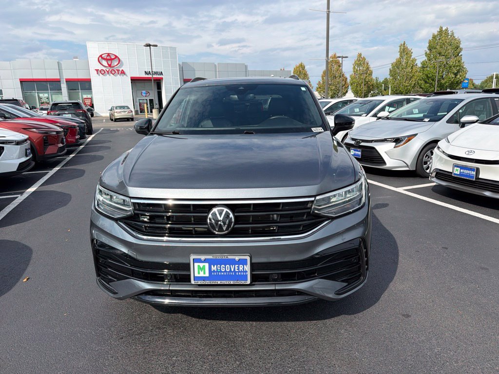 Used 2024 Volkswagen Tiguan SE R-Line AWD/4WD image 2