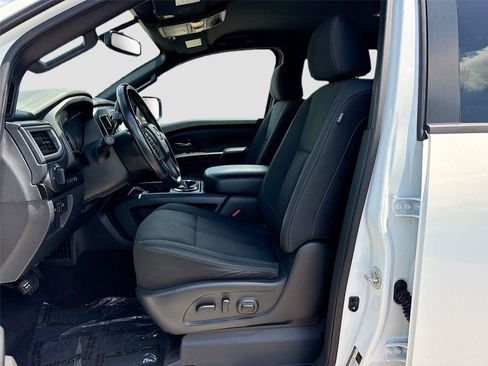 Used 2019 Nissan Titan SV w/ SV Convenience Package RWD image 20