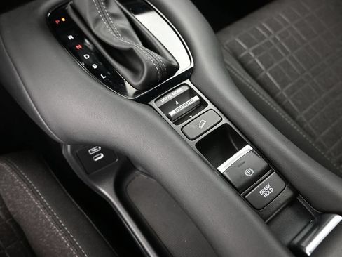 Certified 2024 Honda HR-V LX image 16