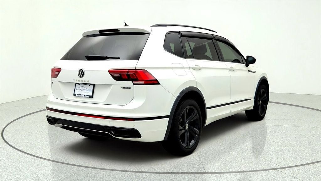 Used 2024 Volkswagen Tiguan SE R-Line AWD/4WD image 5