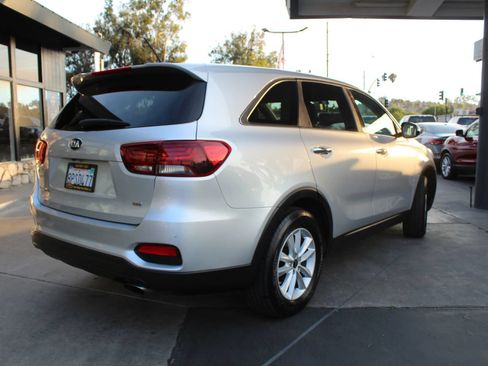 Used 2020 Kia Sorento LX FWD image 5