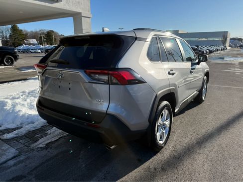 Used 2021 Toyota RAV4 XLE w/ Convenience Package image 9