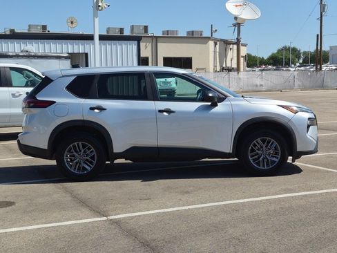 Used 2024 Nissan Rogue S AWD/4WD image 4