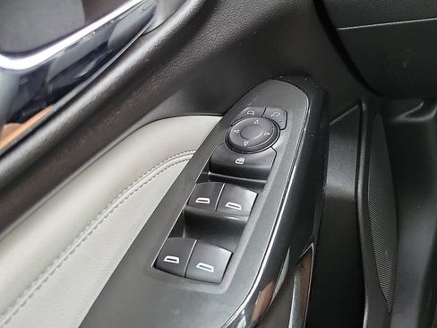 Used 2024 Chevrolet Trax LT FWD image 12