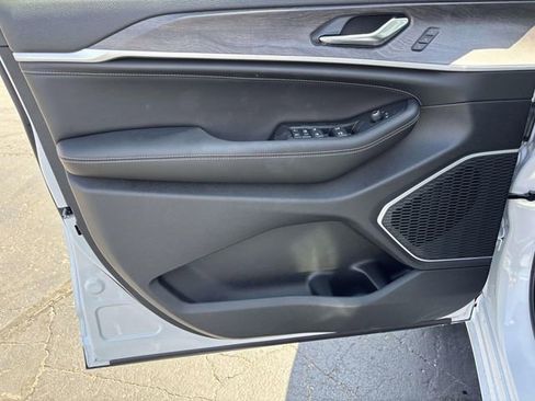 New 2026 Jeep Grand Cherokee Limited AWD/4WD image 17
