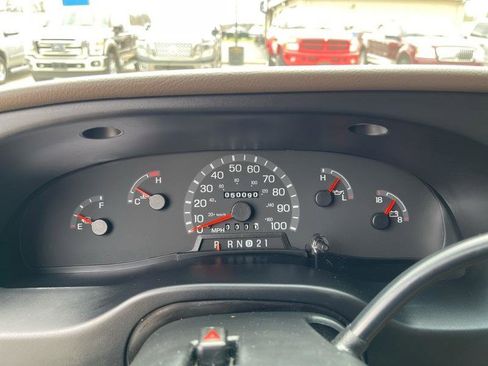 Used 1999 Ford E-150 and Econoline 150 image 32