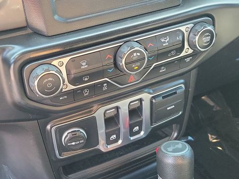 Used 2022 Jeep Wrangler Sport AWD/4WD image 21