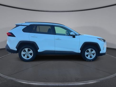 Used 2021 Toyota RAV4 XLE w/ Convenience Package FWD image 9
