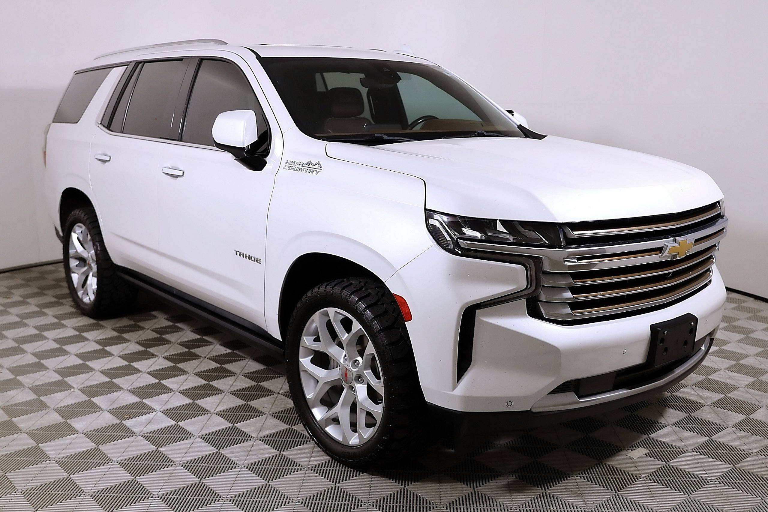 Used 2021 Chevrolet Tahoe High Country w/ Premium Package AWD/4WD image 5