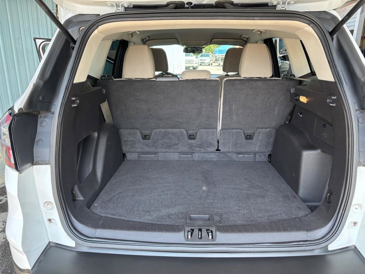 Used 2017 Ford Escape SE w/ SE Cold Weather Package FWD image 13