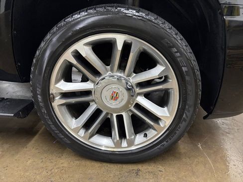 Used 2014 Cadillac Escalade Premium image 40