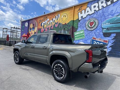 Used 2024 Toyota Tacoma TRD Sport w/ TRD Sport Upgrade Package AWD/4WD image 3