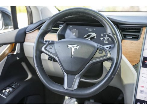 Used 2018 Tesla Model X 75D AWD/4WD image 15