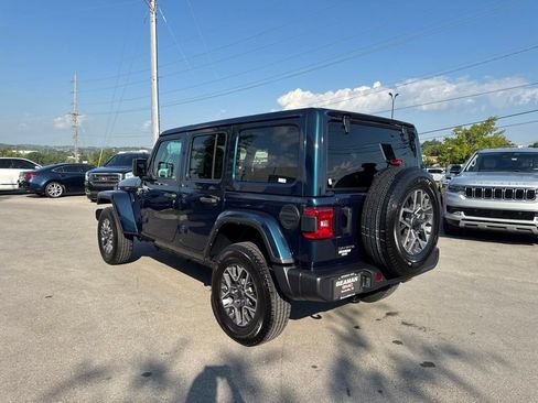 Used 2025 Jeep Wrangler Unlimited Sahara AWD/4WD image 5
