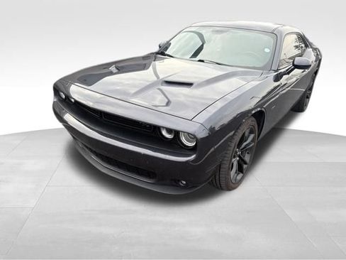 Used 2018 Dodge Challenger R/T w/ Driver Convenience Group RWD image 3
