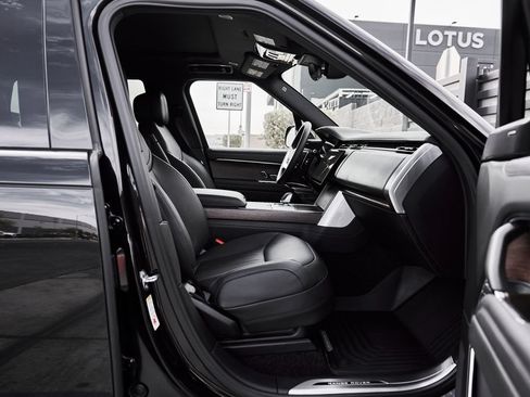 Used 2025 Land Rover Range Rover Long Wheelbase SE AWD/4WD image 19