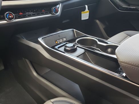 New 2026 Chevrolet Equinox LT w/ Convenience Package II image 25