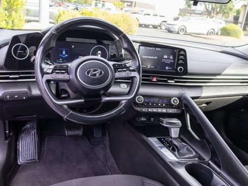 Used 2021 Hyundai Elantra SEL w/ Convenience Package FWD image 16