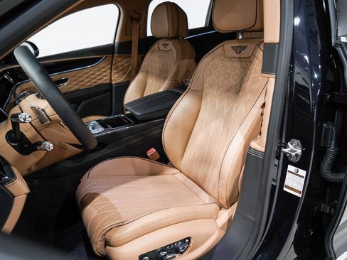 Used 2022 Bentley Flying Spur V8 image 9