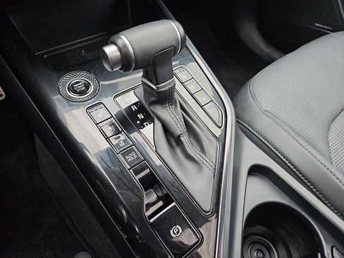 Used 2023 Kia Niro SX Touring image 27