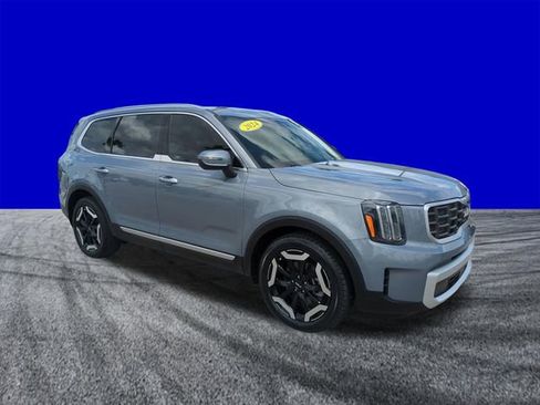 Used 2024 Kia Telluride S w/ S Sunroof Package FWD image 2