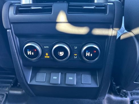 Used 2023 Land Rover Defender 130 X-Dynamic SE image 25