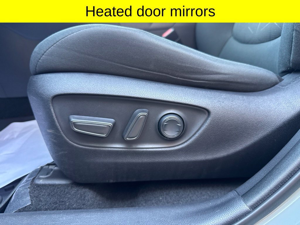 Used 2021 Toyota RAV4 XLE AWD/4WD image 16