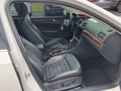 Used 2013 Volkswagen Passat TDI SEL Premium FWD image 19