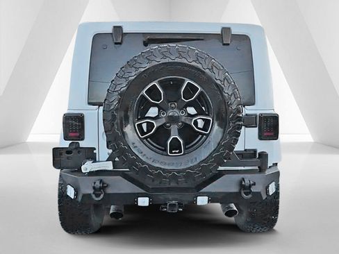 Used 2017 Jeep Wrangler Unlimited Sahara AWD/4WD image 6